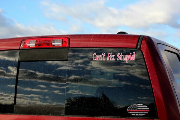 Autocollants pour voiture : que dit la loi à propos de ces éléments ?